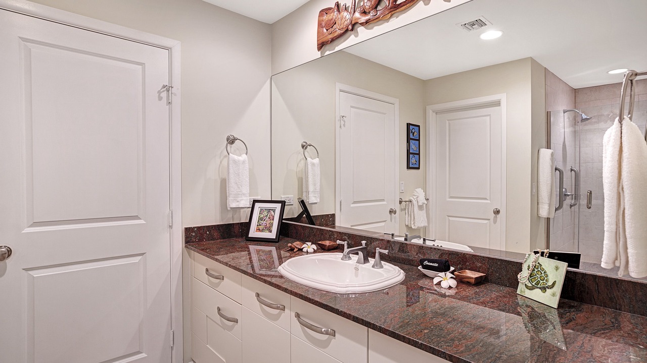 Photo of Bathroom in Kahaluu Bay