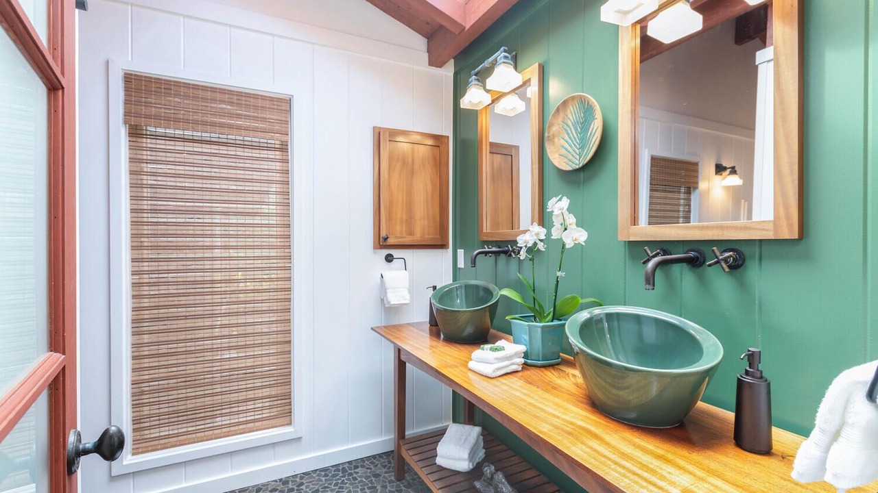 Photo of Bathroom in Wainiha