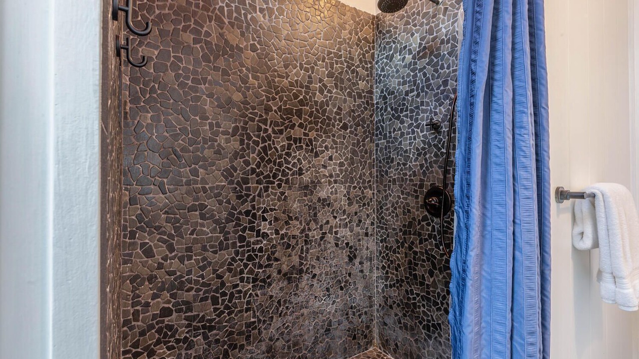 Photo of Bathroom in Wainiha