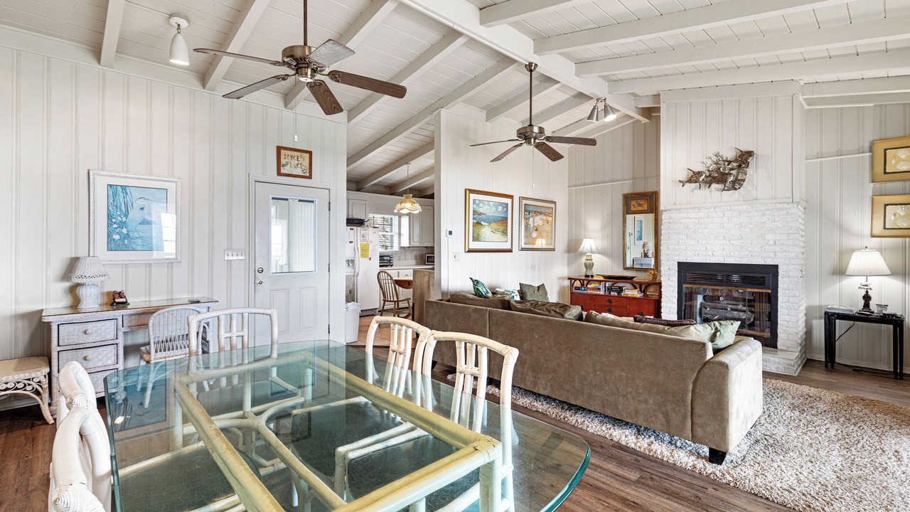 Photo of Livingroom in Litchfield by the Sea
