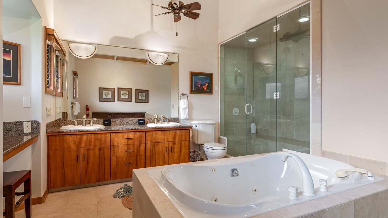 Photo of Bathroom in Kahaluu Bay