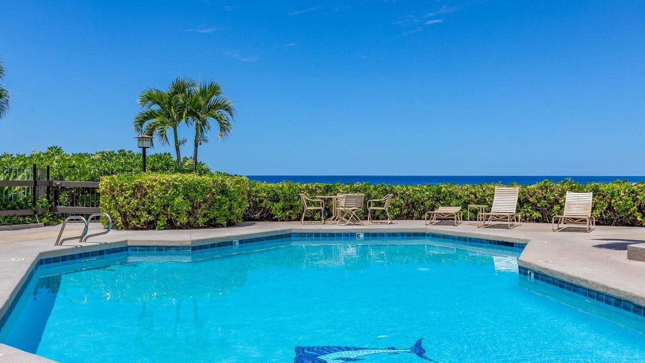 Photo of Outdoor in Kahaluu Bay