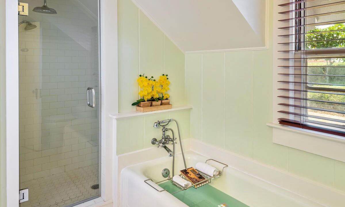 Photo of Bathroom in Manoa