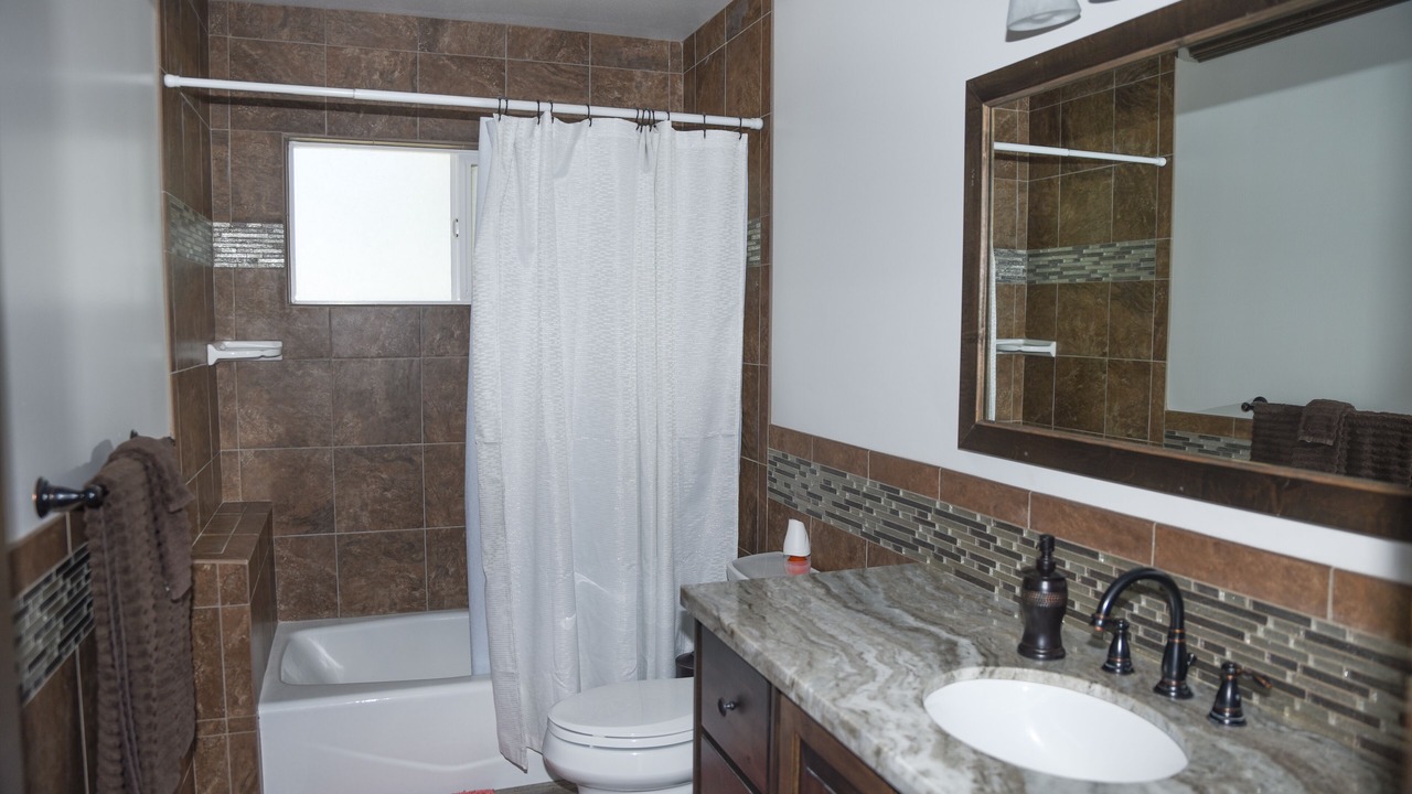 Photo of Bathroom in Waialua