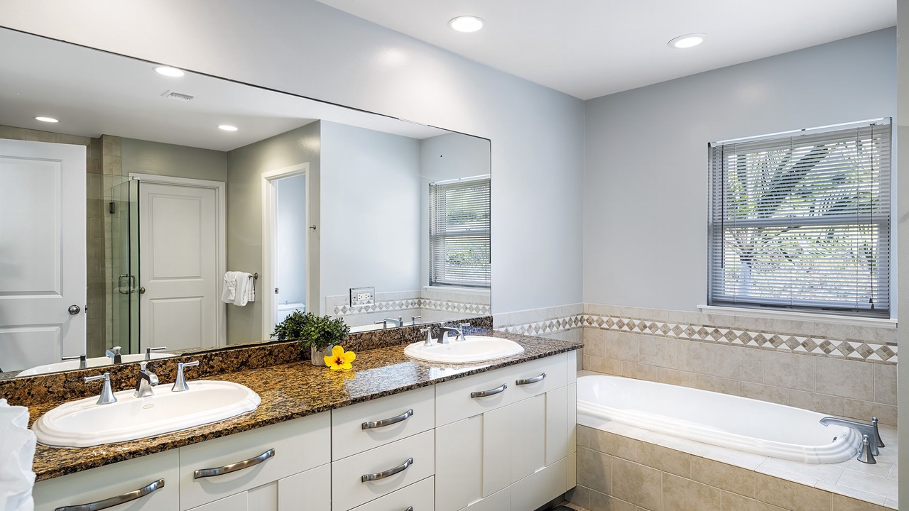 Photo of Bathroom in Kahaluu Bay
