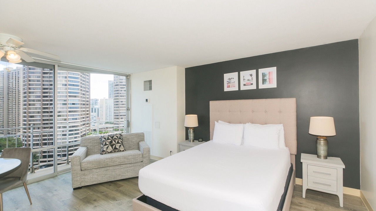 Photo of Bedroom in Waikiki