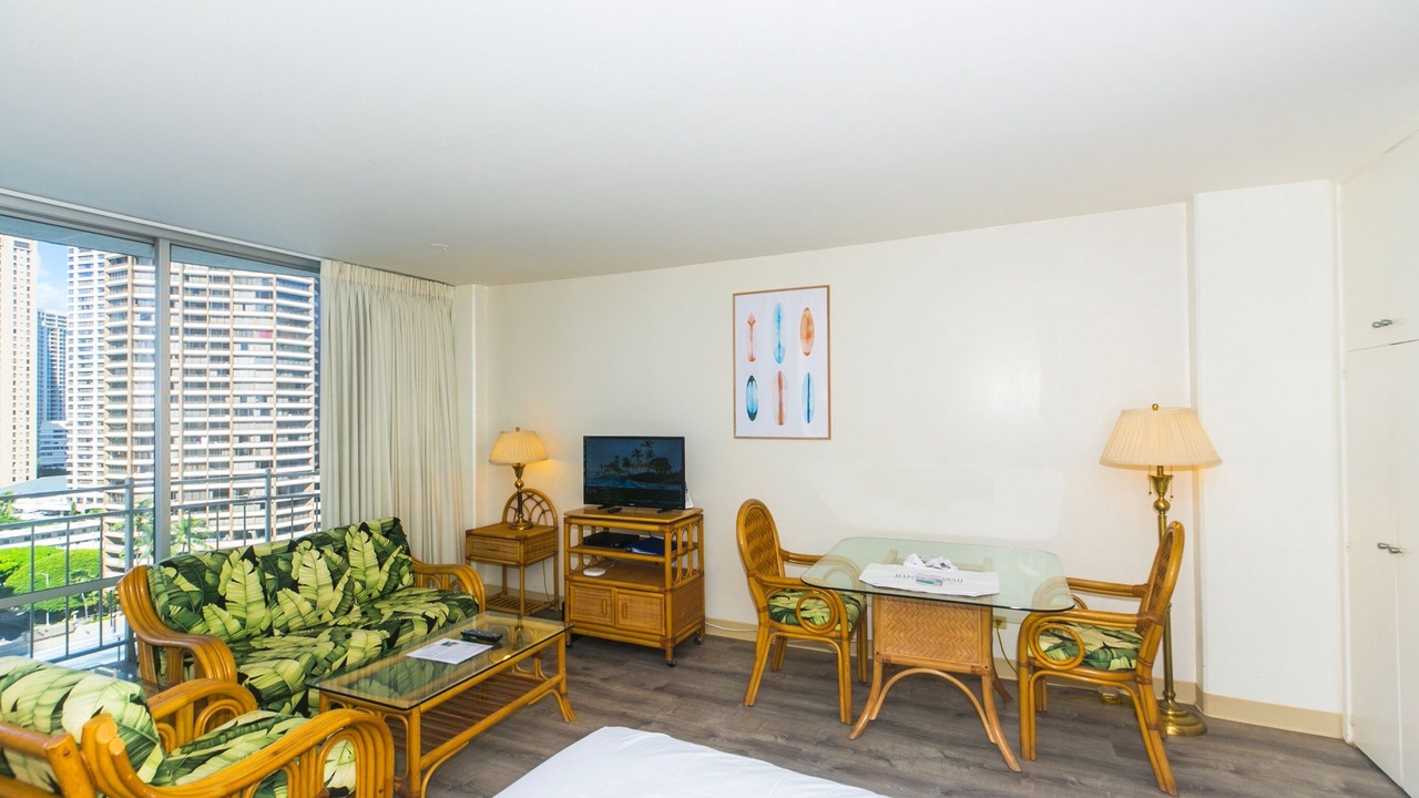 Photo of Livingroom in Waikiki