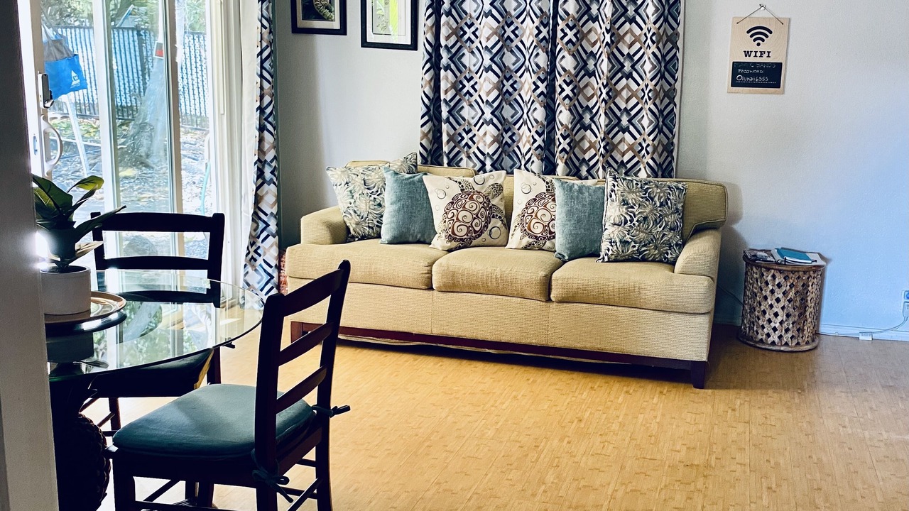 Photo of Livingroom in Kahaluu Bay