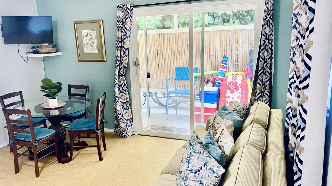 Photo of Livingroom in Kahaluu Bay
