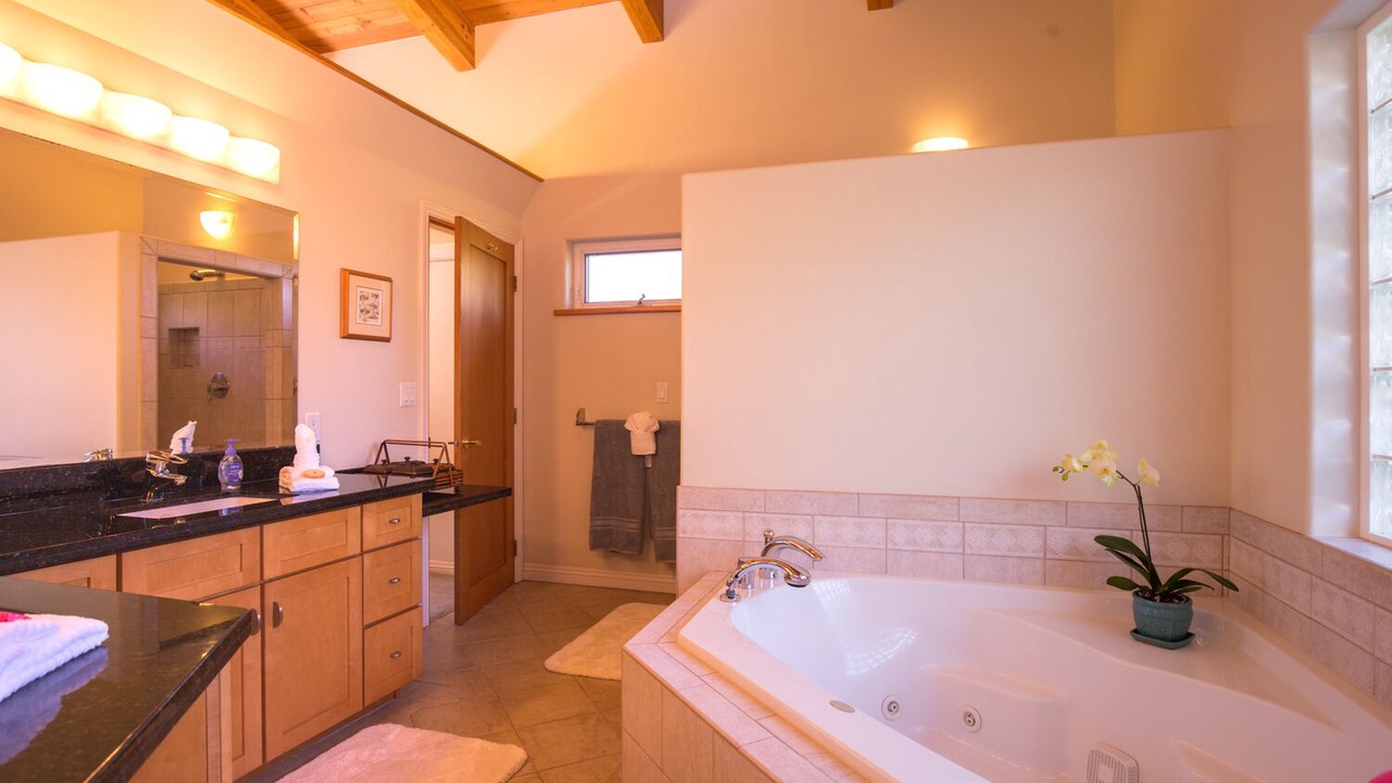 Photo of Bathroom in Hamakuapoko