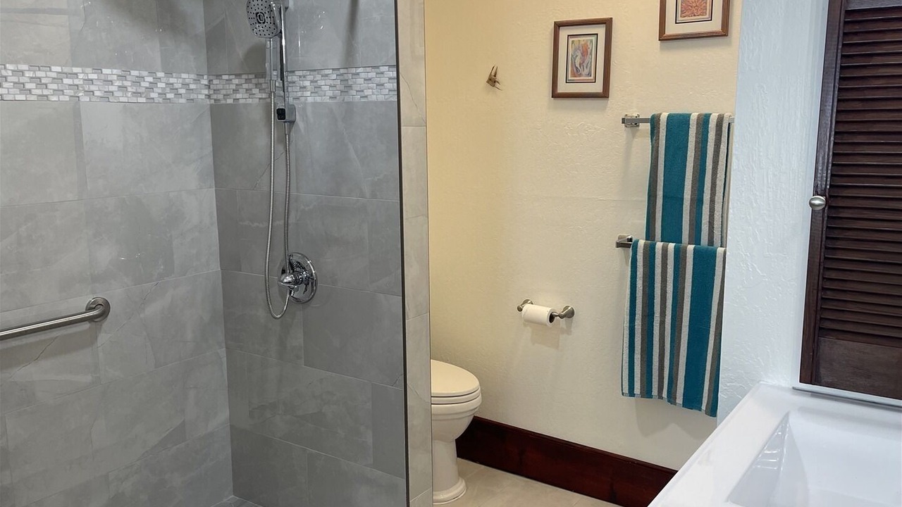 Photo of Bathroom in Punaluu