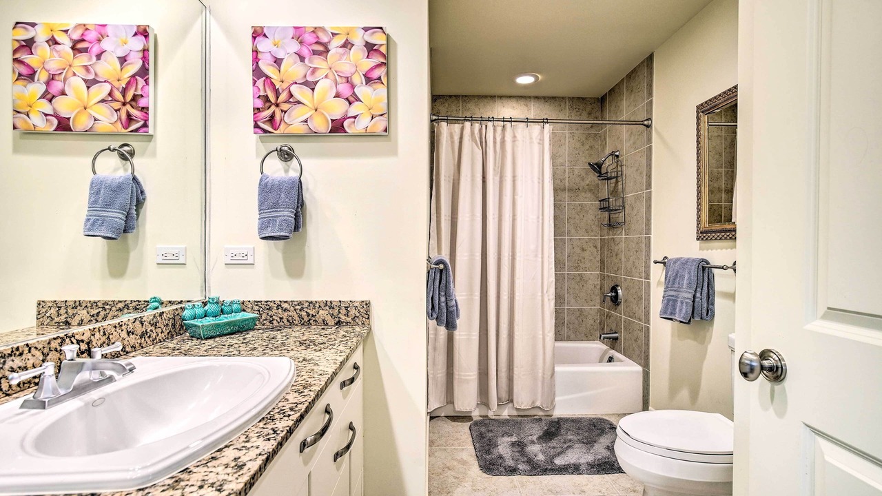 Photo of Bathroom in Kahaluu Bay