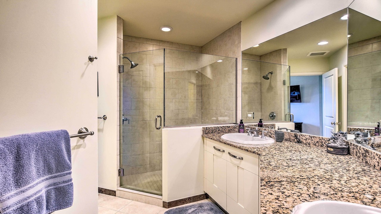 Photo of Bathroom in Kahaluu Bay