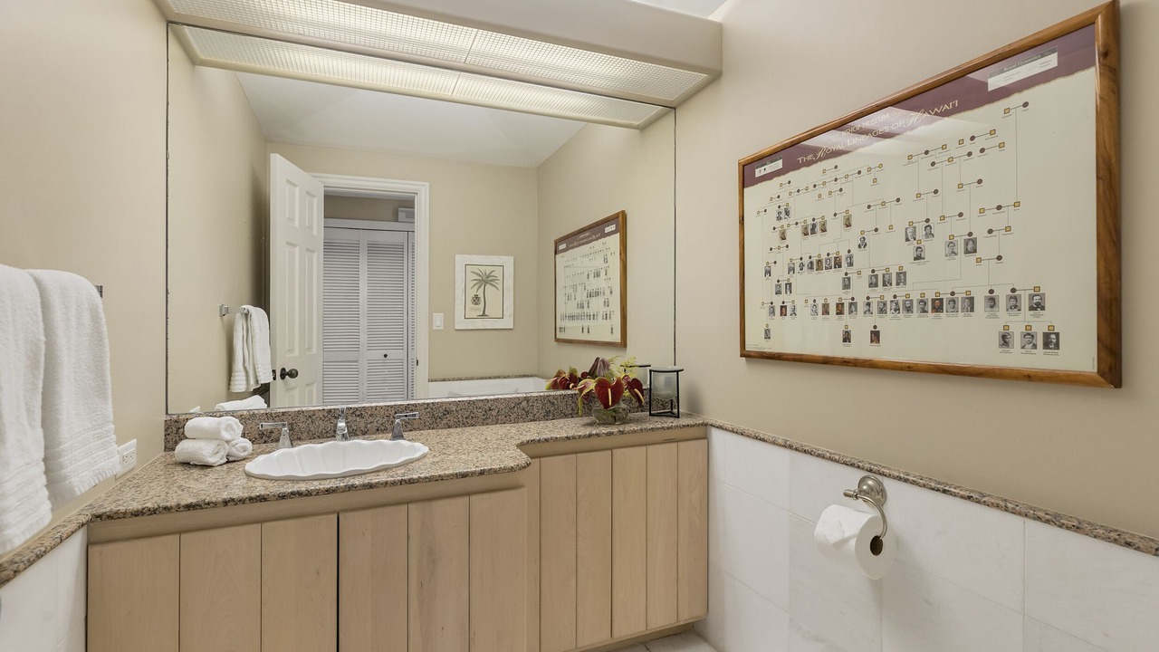 Photo of Bathroom in Diamond Head - Kapahulu - St. Louis