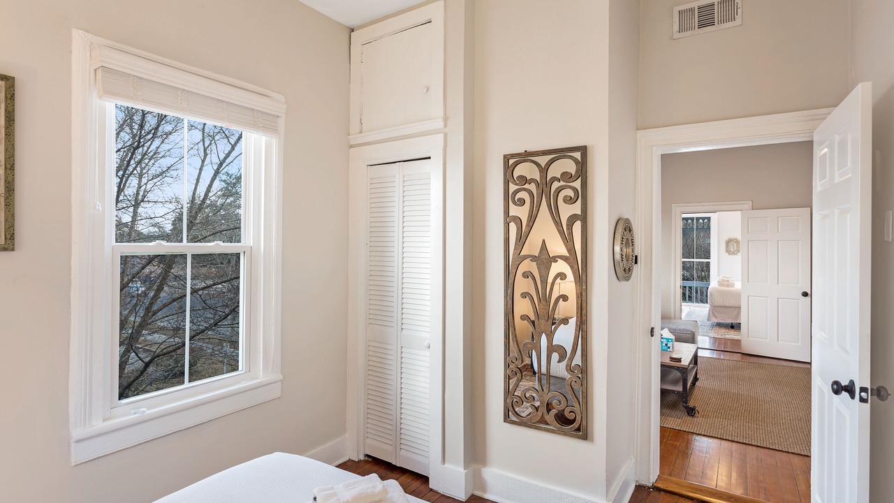 Photo of Bedroom in Savannah Victorian District