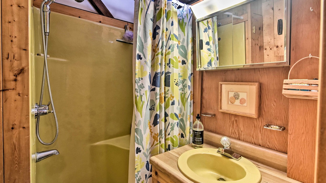 Photo of Bathroom in Newland