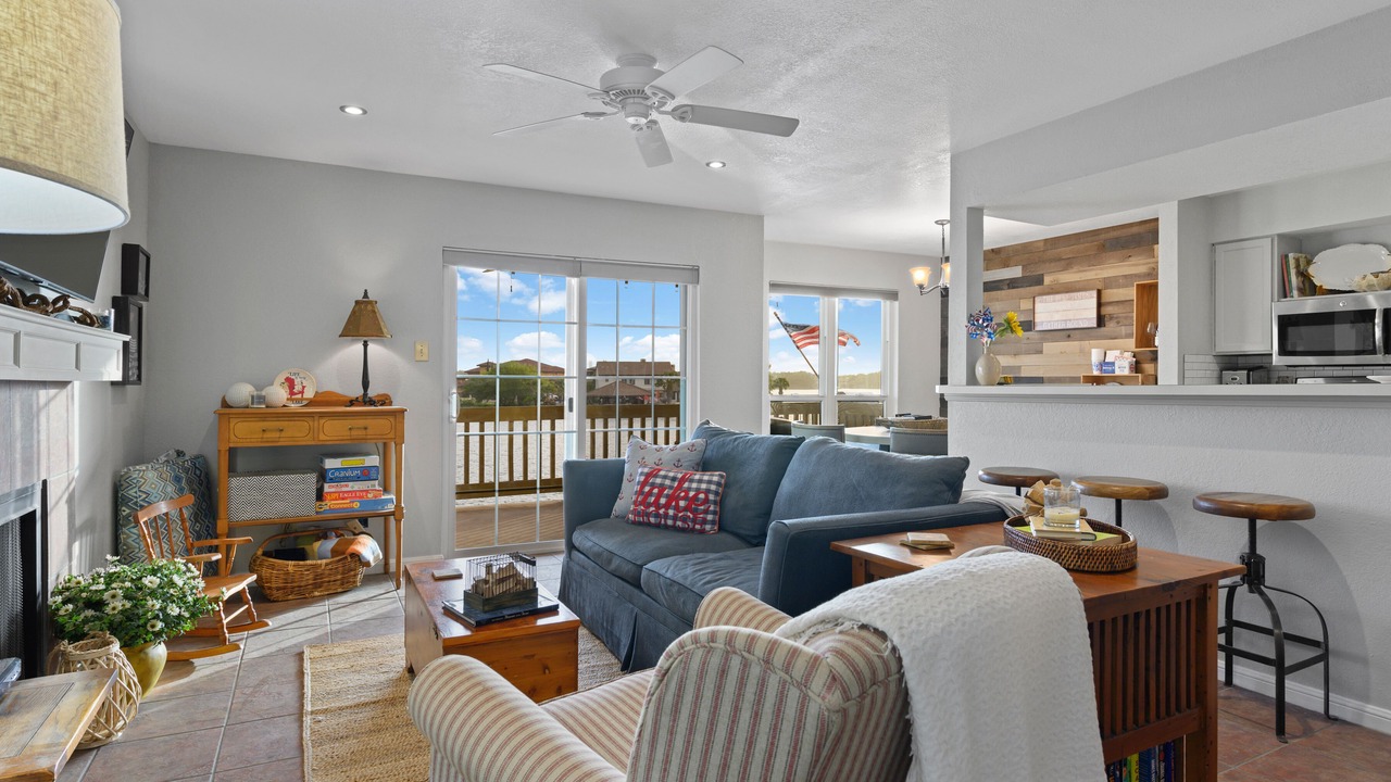 Photo of Livingroom in Horseshoe Bay