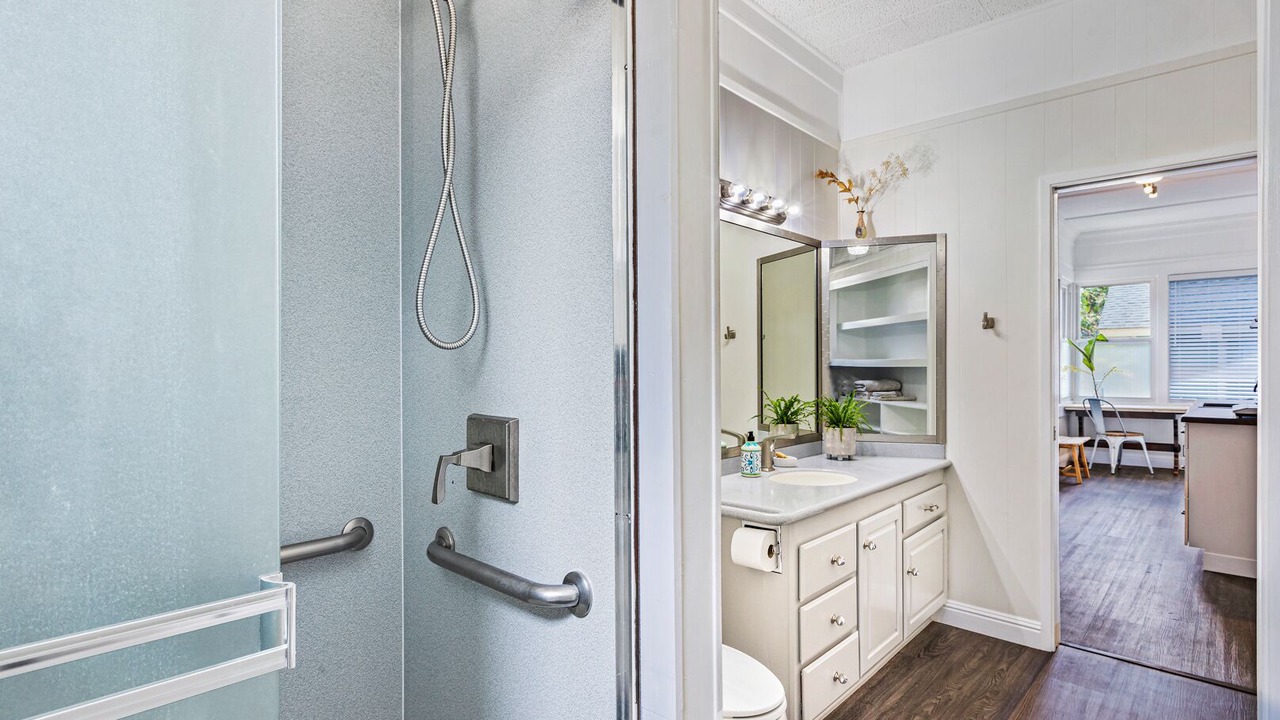 Photo of Bathroom in Wailuku