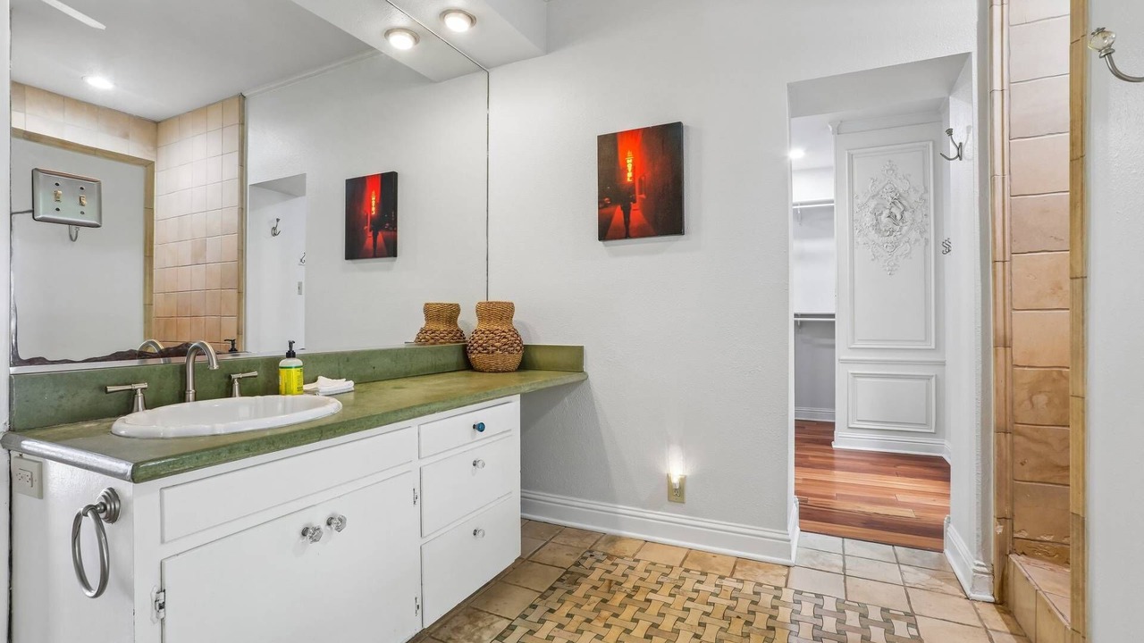 Photo of Bathroom in Comanche Trail