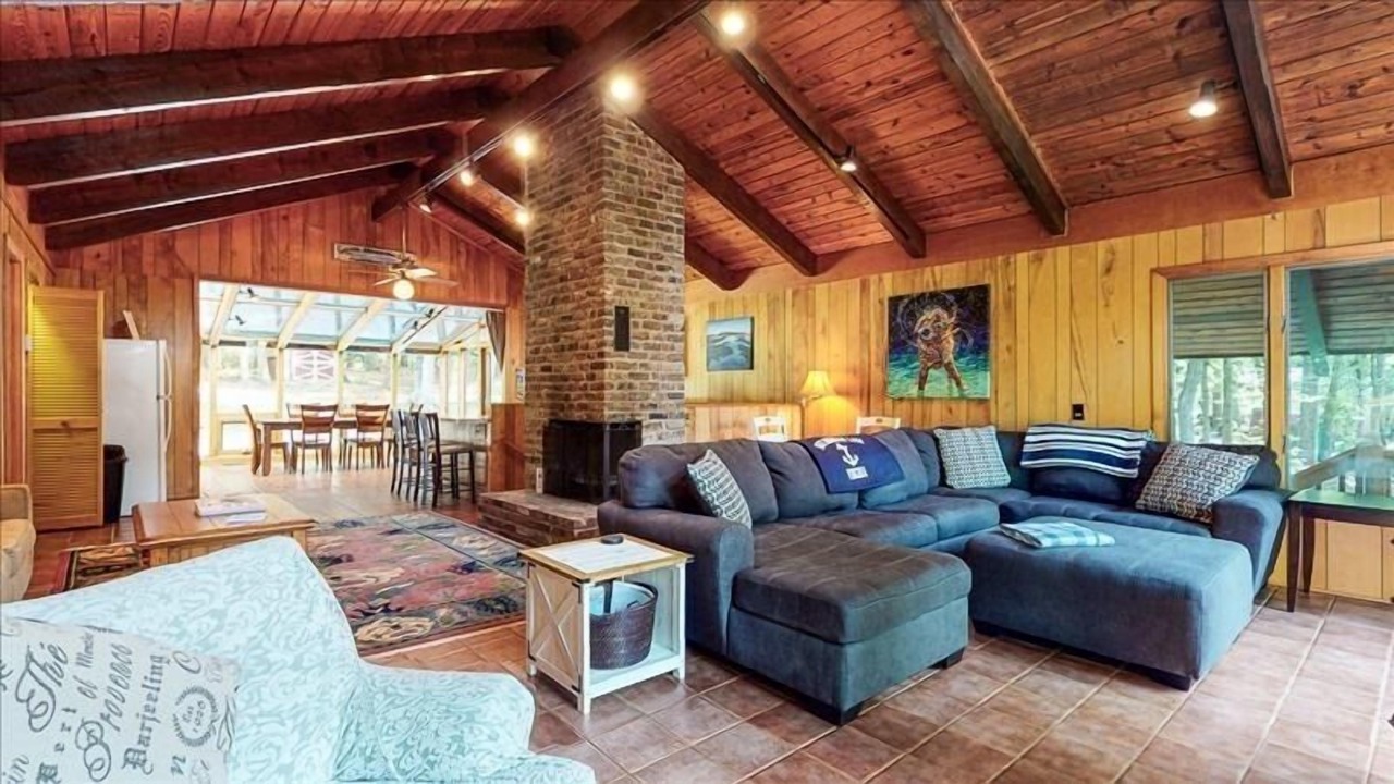 Photo of Livingroom in Huddleston