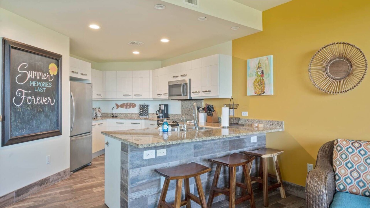Photo of Kitchen in Kahaluu Bay
