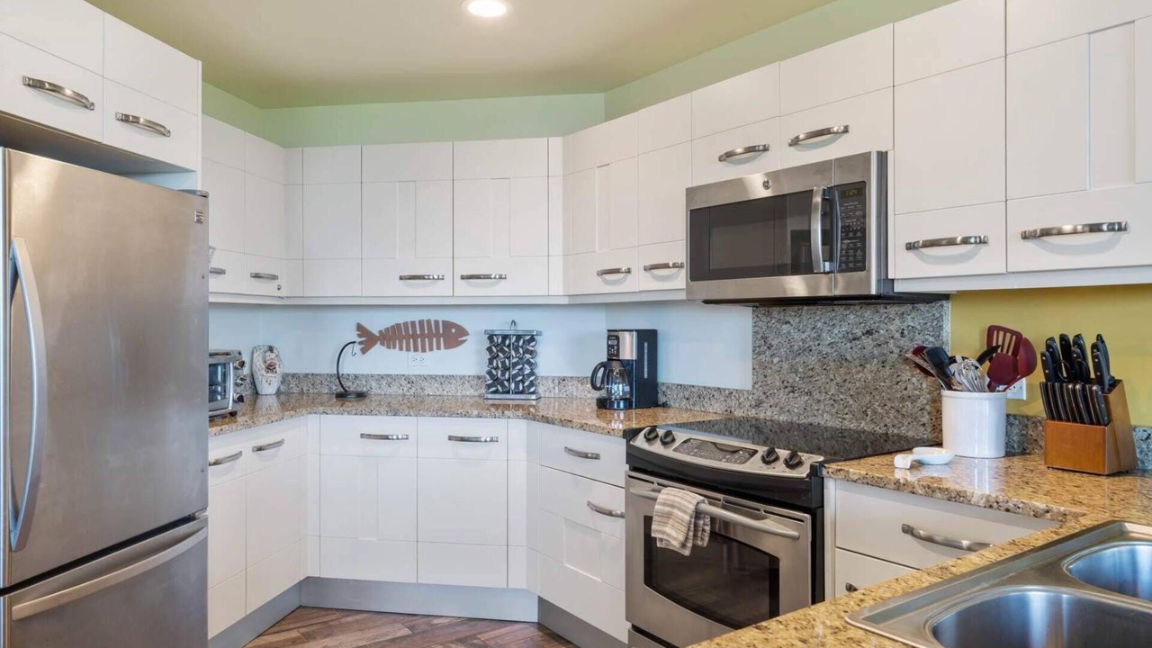 Photo of Kitchen in Kahaluu Bay