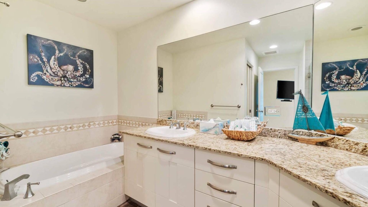 Photo of Bathroom in Kahaluu Bay