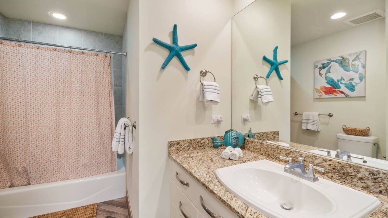 Photo of Bathroom in Kahaluu Bay