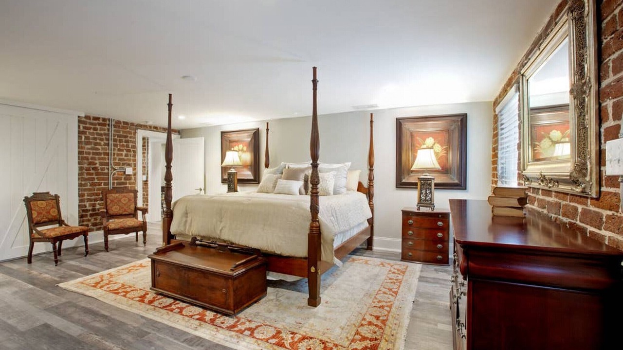 Photo of Bedroom in Historic District - North