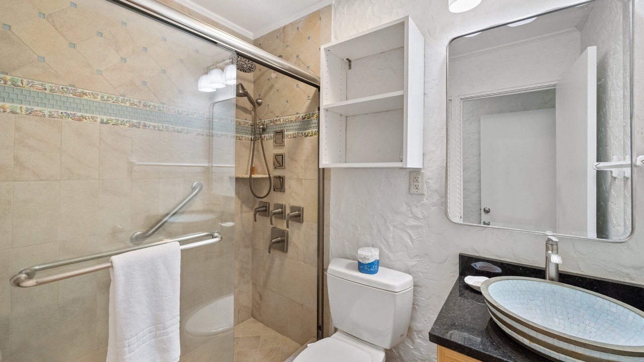 Photo of Bathroom in Debordieu Colony