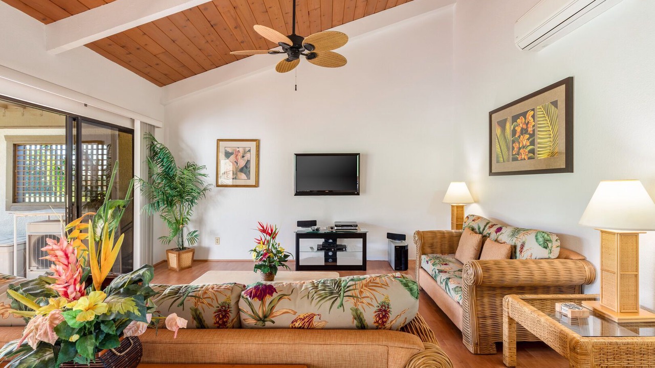 Photo of Livingroom in Kahaluu-Keauhou