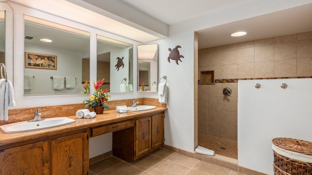 Photo of Bathroom in Kahaluu-Keauhou