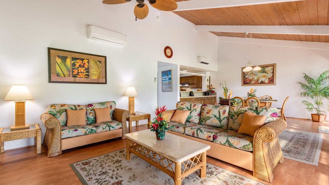 Photo of Livingroom in Kahaluu-Keauhou