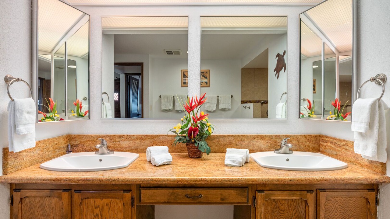 Photo of Bathroom in Kahaluu-Keauhou