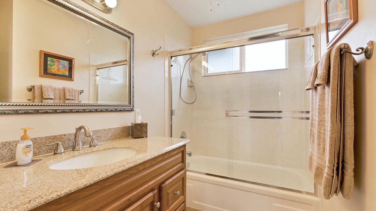 Photo of Bathroom in Kahaluu Bay