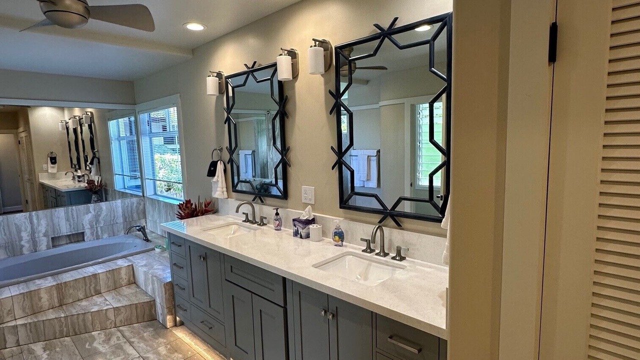 Photo of Bathroom in Kahaluu Bay
