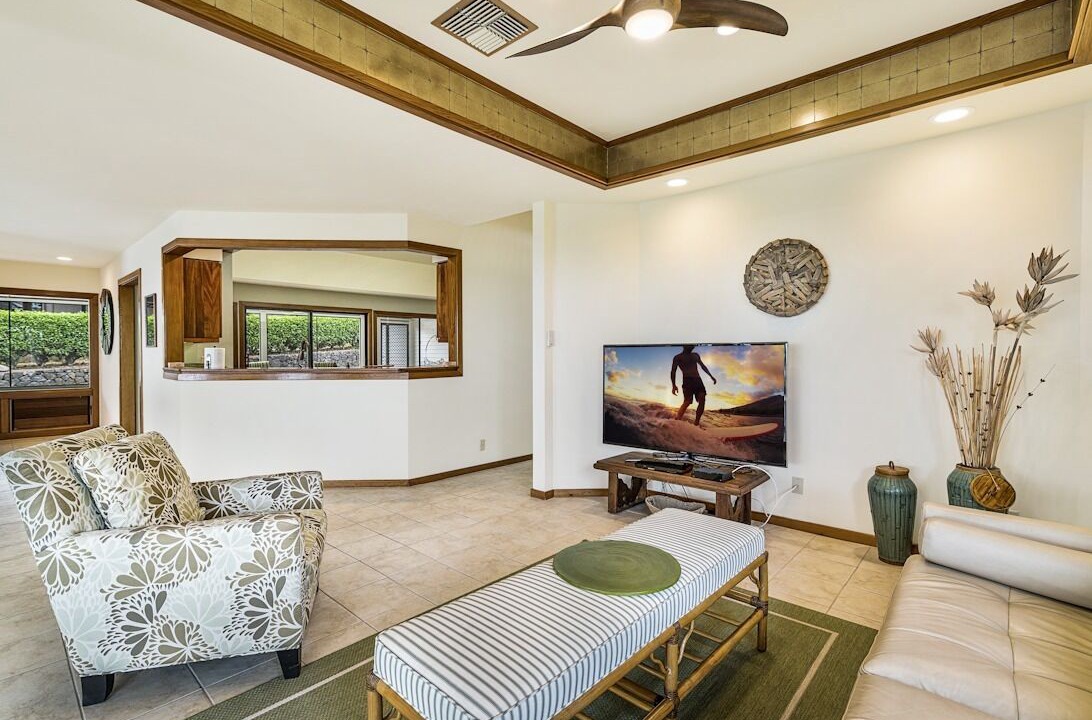 Photo of Livingroom in Kahaluu Bay