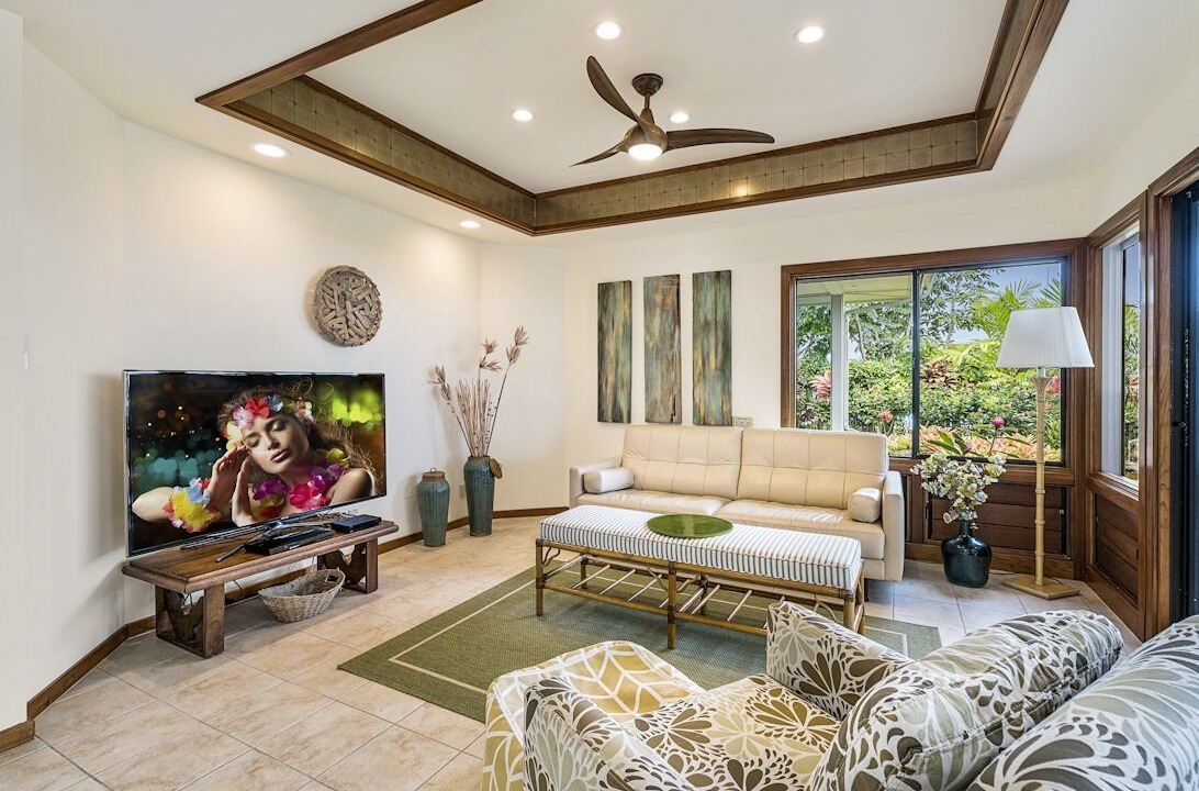 Photo of Livingroom in Kahaluu Bay