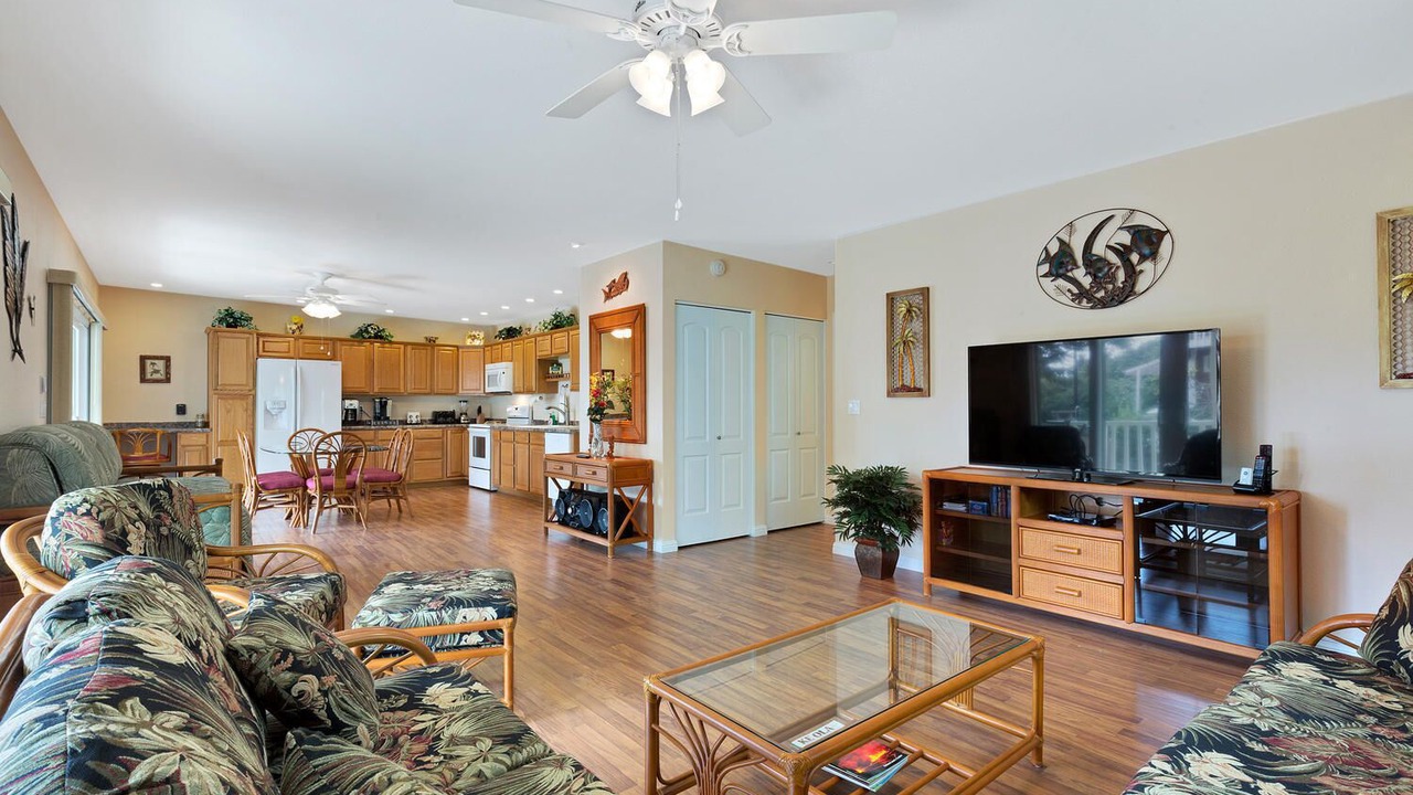 Photo of Livingroom in Kahaluu Bay