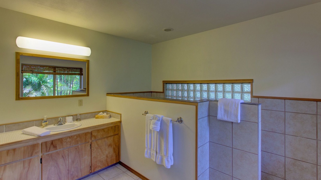 Photo of Bathroom in Keaau