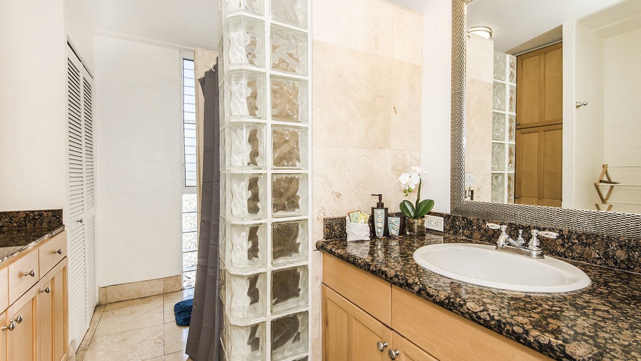 Photo of Bathroom in Waikiki