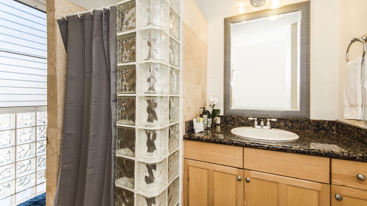 Photo of Bathroom in Waikiki