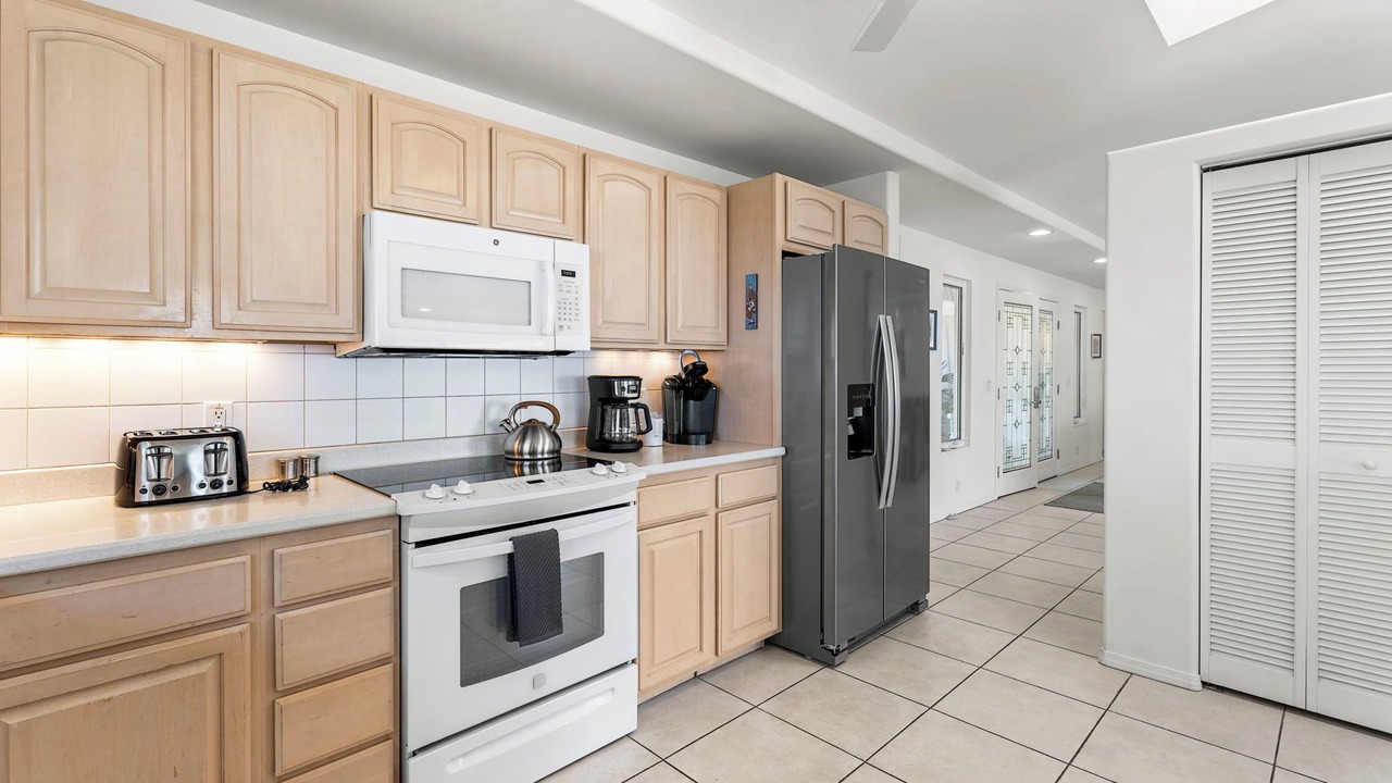 Photo of Kitchen in Kahaluu-Keauhou