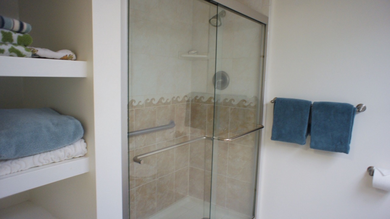 Photo of Bathroom in Historic Kailua Village