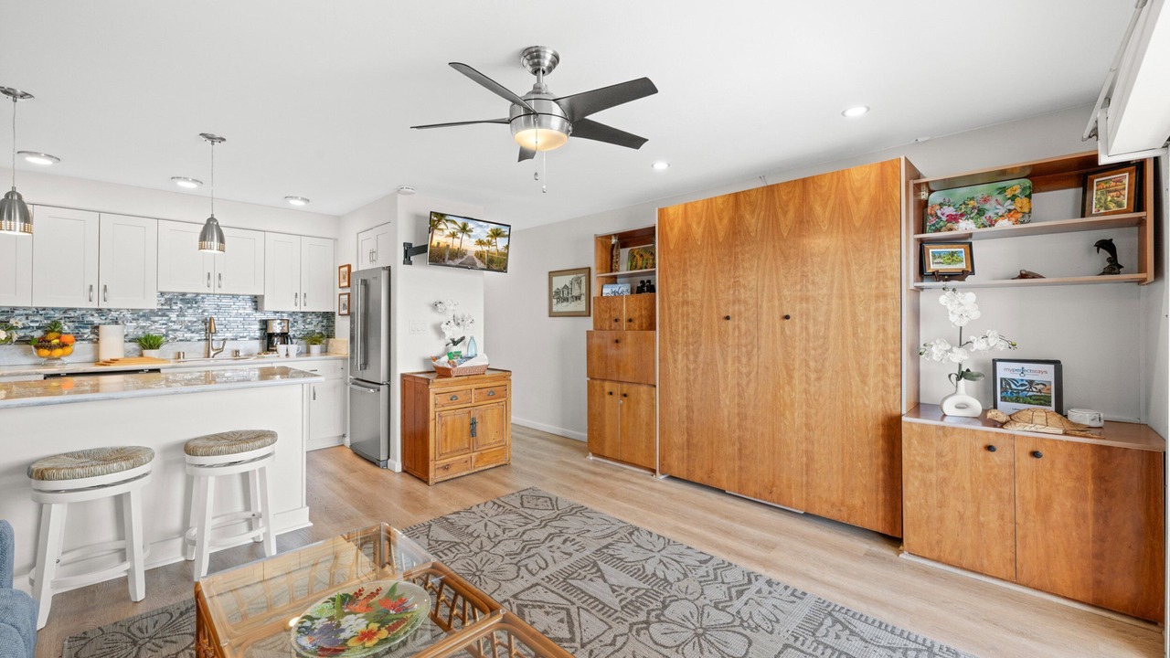 Photo of Bedroom in Historic Lahaina Front Street
