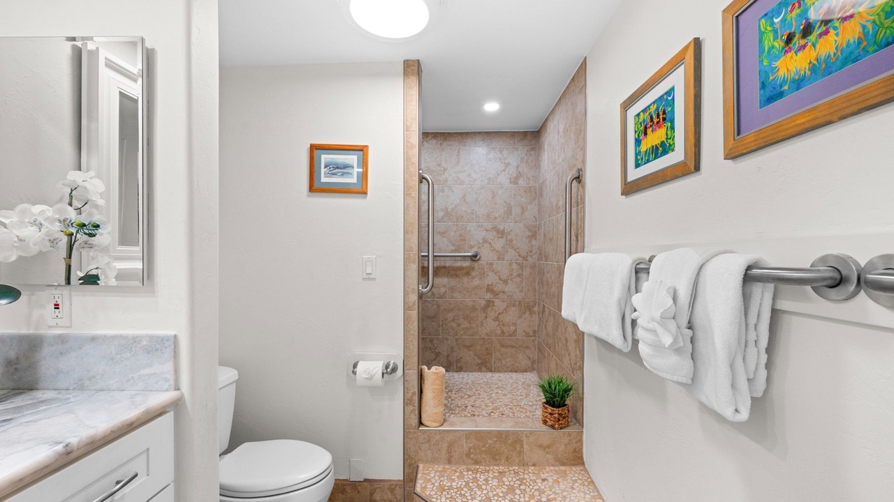 Photo of Bathroom in Historic Lahaina Front Street
