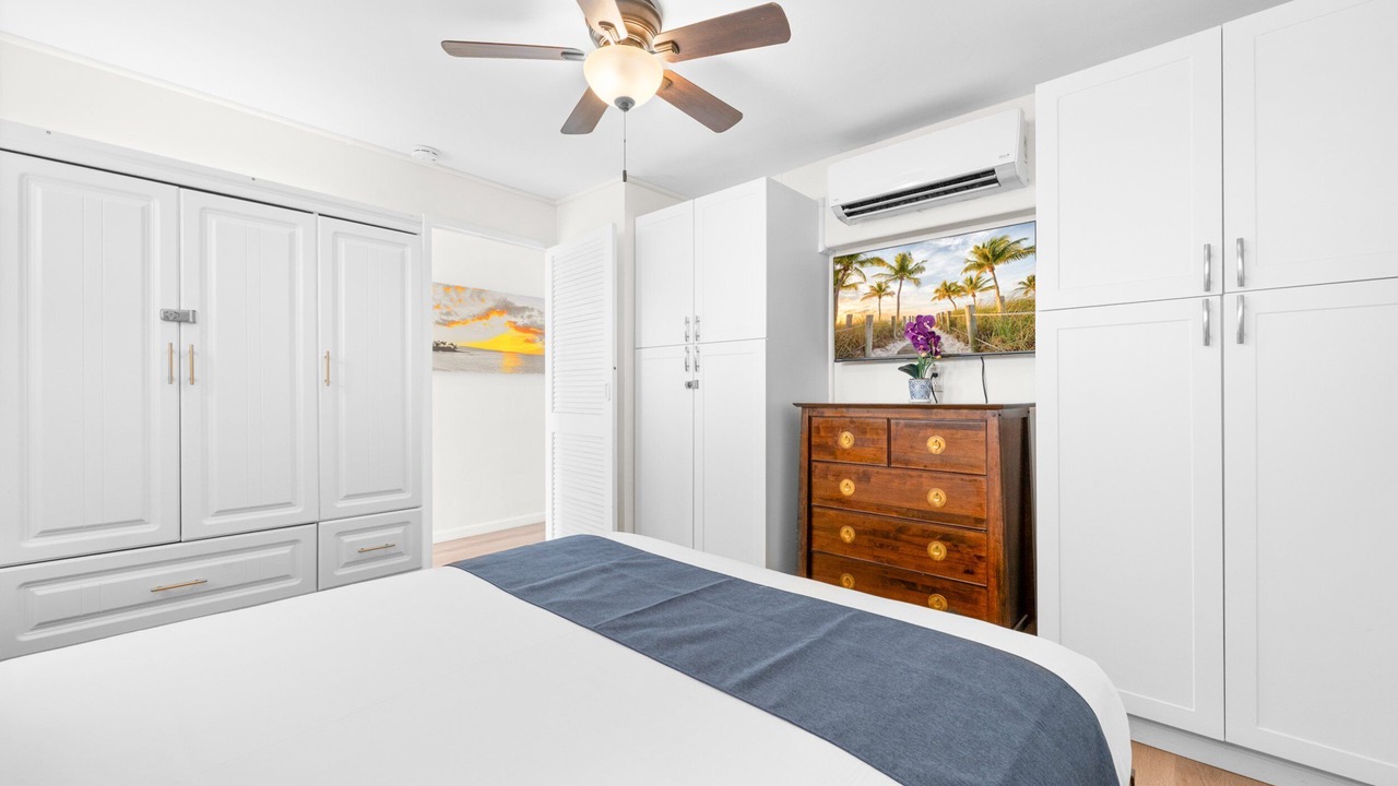 Photo of Bedroom in Historic Lahaina Front Street