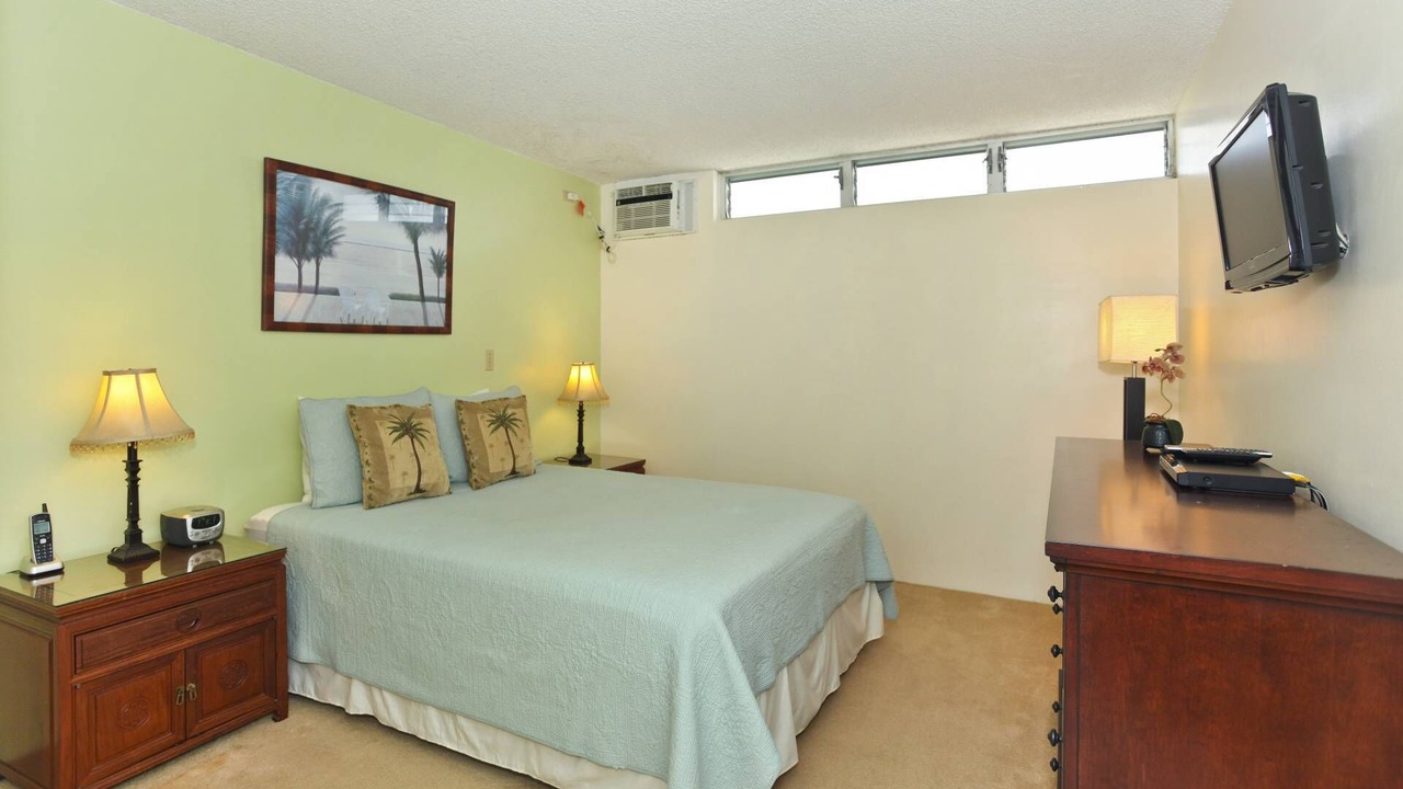 Photo of Bedroom in Waikiki