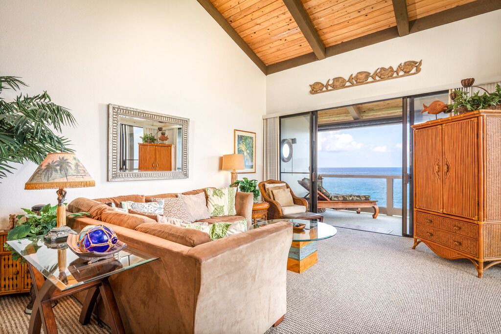 Photo of Livingroom in Kahaluu Bay