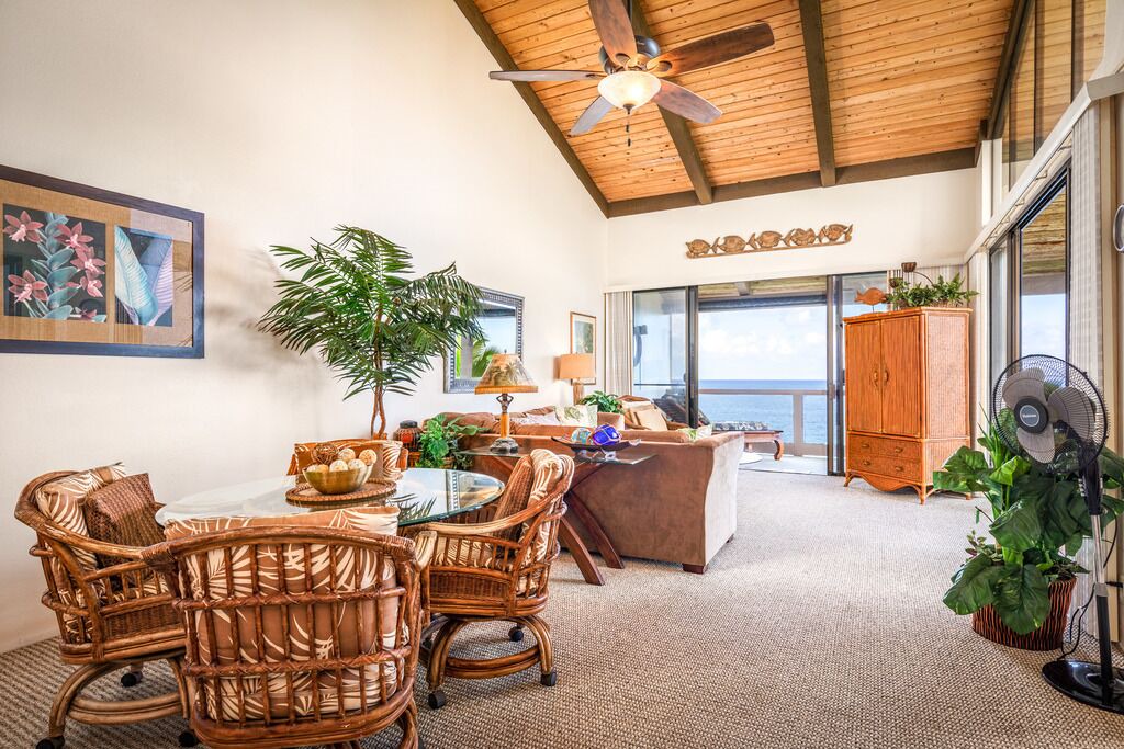 Photo of Livingroom in Kahaluu Bay